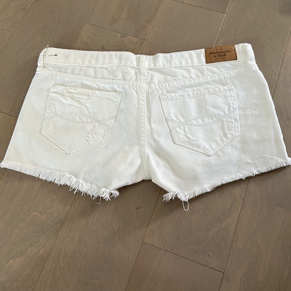 Abercrombie white denim shorts size 0 - Picture 2 of 3